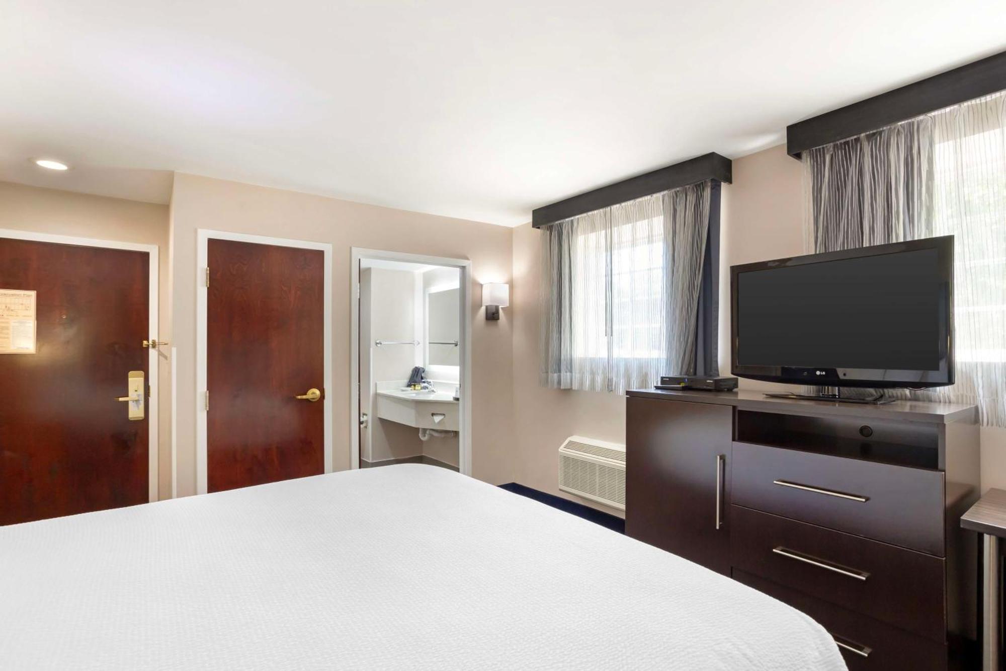 Best Western Plus Fairfield Hotel Exterior photo